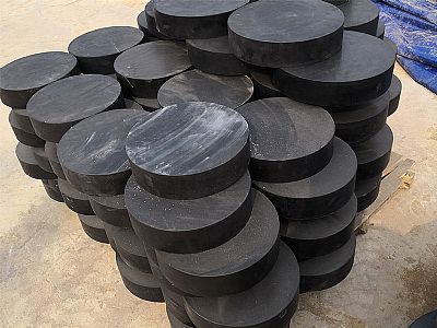 兴国县板式橡胶支座由若干层橡胶片与薄钢板经加压硫化